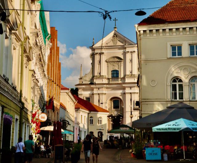 Vilnius: Litauens strahlende Hauptstadt mit ziemlich vielen Kirchen