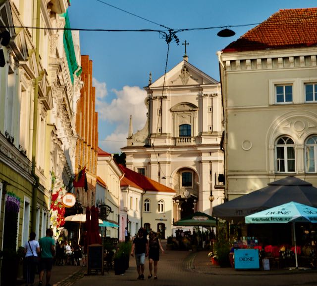 Straßenszene in der Altstadt von Vilnius