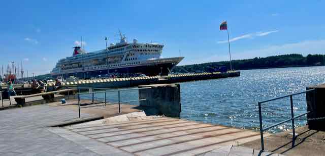 Im Hafen von Klaipeda - im Hintergrund die Kurische Nehrung