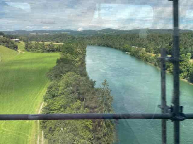 Das ist der Rhein: links Schweiz, rechts Schweiz, hinten Deutschland