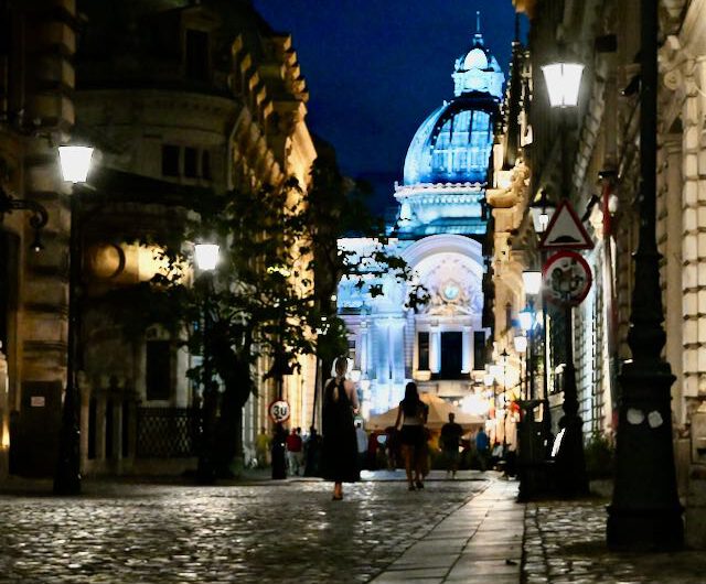 Bukarest: bei 36 Grad durch die Metropole