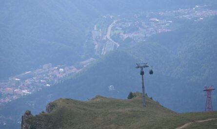 Sinaia - Blick von der Bergstation der Seilbahn auf die Stadt