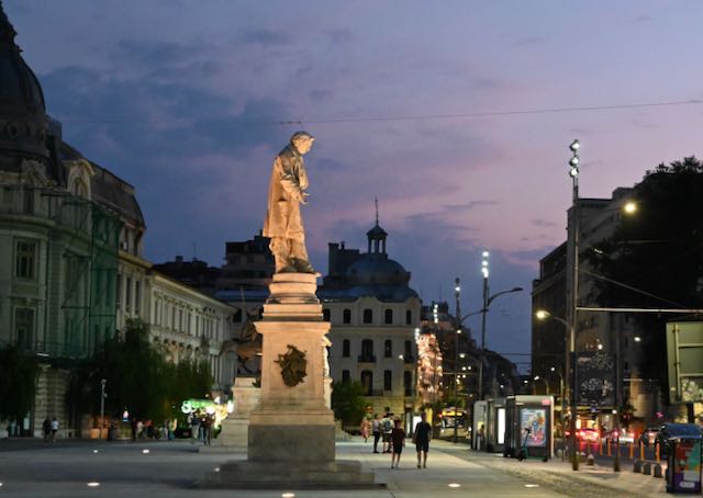 Bukarest - vor der Universität